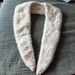 Elegant vintage mink Cream Fur Collar with snaps